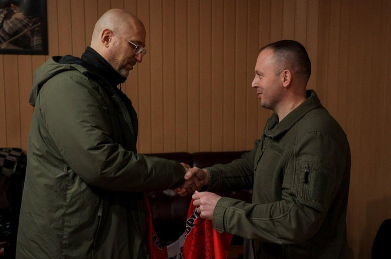 Шмыгаль посетил командный пункт 100-й бригады ВСУ