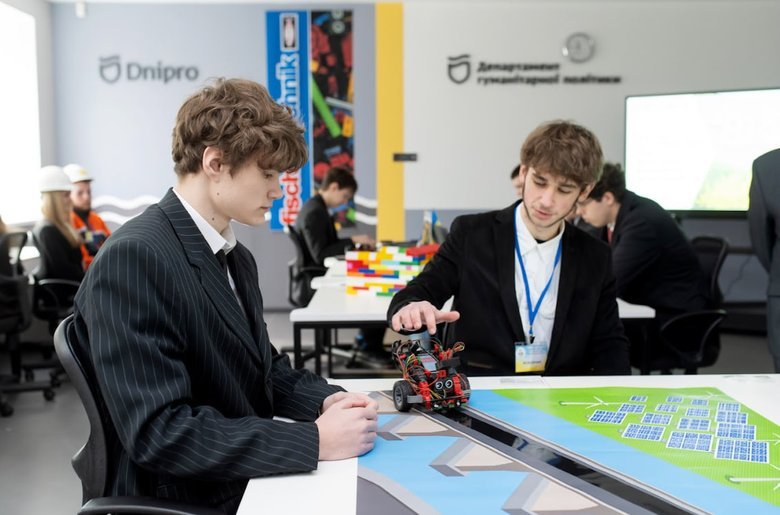 "Інтерпайп" побудував у Дніпрі 20 освітніх просторів разом із міською владою