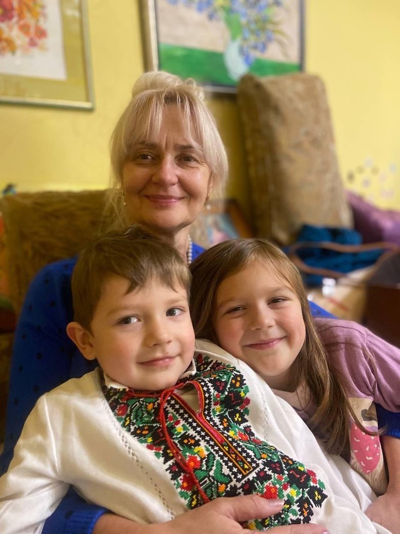 Ірина Фаріон з онуками