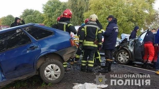 Унаслідок зіткнення чотирьох автомобілів на Львівщині загинули три людини, - Нацполіція 01