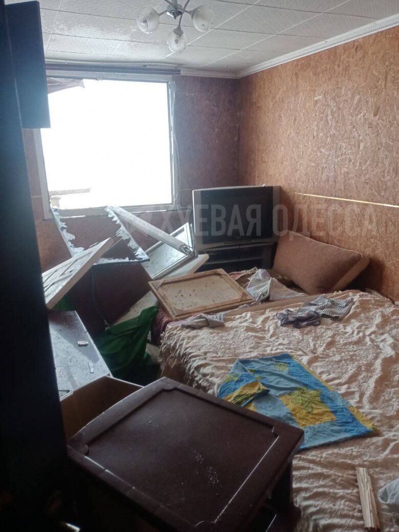 Mine washed ashore in Odesa region, detonated and damaged a house 01