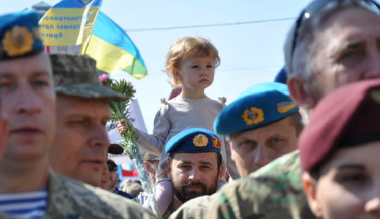 "Давно не було таких теплих маршів": тисячі бійців пройшли центром столиці