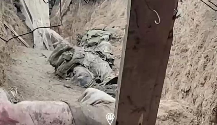 Оккупант скулит о горах мертвых соратников в рвах и блиндажах. ВИДЕО