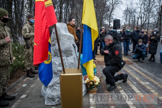 Под Киевом на месте убийства Амины Окуевой поставили памятный знак 14
