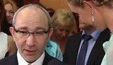 "Вы на себя в зеркало смотрите?" - Кернес разозлился на телеведущую и похвастался фото с девушкой Фантомаса. ВИДЕО