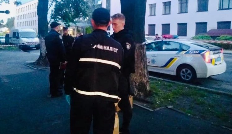 Здание "112 канала" в Киеве обстреляли из гранатомета: введен оперативный план "Сирена". ВИДЕО+ФОТОрепортаж