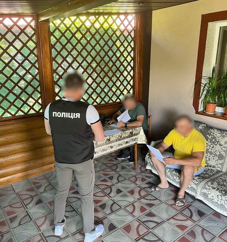 Співробітника військкомату на Черкащині викрито на отримання 3 тис. дол. хабаря 01 Співробітника військкомату на Черкащині викрито на отримання 3 тис. дол. хабаря 01