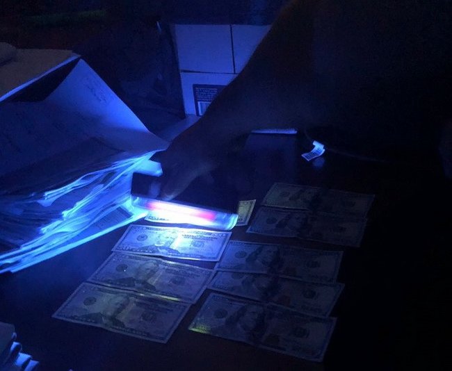 Майор полиции задержан в Запорожье на взятке 1 тыс. долл., - СБУ 02 Майор полиции задержан в Запорожье на взятке 1 тыс. долл., - СБУ 02