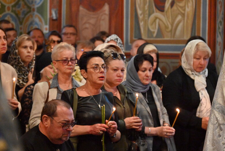 Із бойовим медиком Євгеном Бешлягою, який загинув під Бахмутом під час здійснення евакуаційної місії, попрощалися у Києві 39