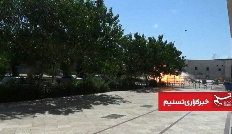 Возле мавзолея Имама Хомейни в Тегеране произошла стрельба: есть раненые, террорист-смертник подорвал себя. ФОТО