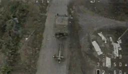 Дрон атакует вражескую технику