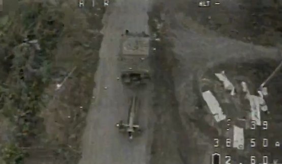 Дрон атакует вражескую технику