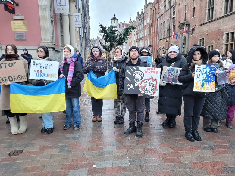 В Гданьске протестовали против ракетных атак РФ по Украине 10 В Гданьске протестовали против ракетных атак РФ по Украине 10