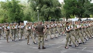 Кондратюк потребовала провести служебное расследование по маршированию женщин-военных на параде ко Дню Независимости на каблуках. ВИДЕО