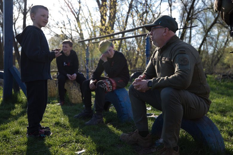 Резніков відвідав Чернігівщину та вручив нагороди захисникам 17