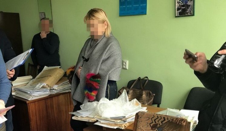 Сотрудница БТИ задержана во Львове на взятке 1,5 тыс. долл., - СБУ. ФОТОрепортаж