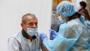 В Україні 40% людей віком від 60 років отримали COVID-щеплення, - Кузін