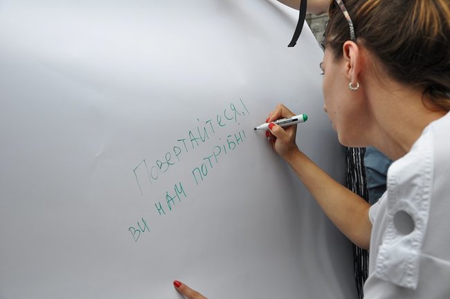 Save Oleg Sentsov: активісти в масках Сенцова, Трампа, Меркель і Путіна організували перфоманс на Майдані 05 Save Oleg Sentsov: активісти в масках Сенцова, Трампа, Меркель і Путіна організували перфоманс на Майдані 05