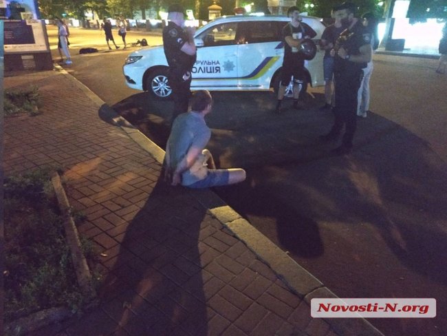 Массовая драка со стрельбой произошла в центре Николаева: двое раненых 06 Массовая драка со стрельбой произошла в центре Николаева: двое раненых 06