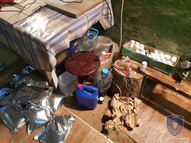 Підпільне виробництво алкогольного фальсифікату ліквідовано на Чернігівщині, вилучено продукції на 1,4 млн грн 23