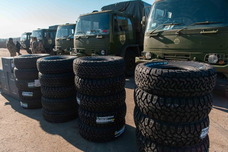 Бригада морської піхоти отримала вантажівки DAF і Старлінки 02