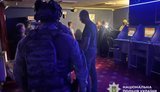 63-летняя женщина организовала подпольное казино в жилом доме в Хмельницкой области: изъято более 400 тыс. грн. ВИДЕО+ФОТО
