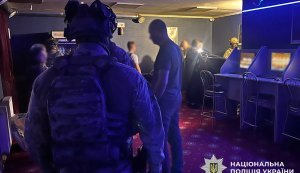 63-летняя женщина организовала подпольное казино в жилом доме в Хмельницкой области: изъято более 400 тыс. грн. ВИДЕО+ФОТО