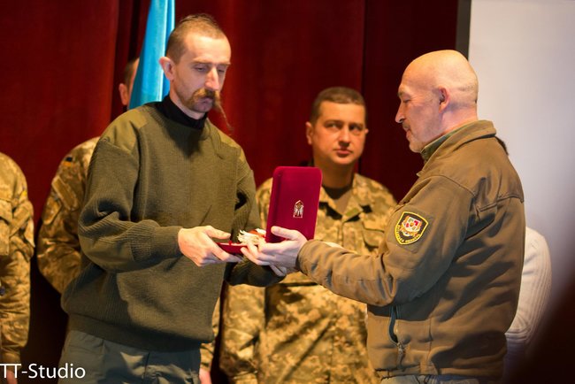 Народний герой України, психолог команди Invictus Games Валерій Чоботар (Гатило): Героїзувати людину – страшна пастка. Вчинок може зробити навіть покидьок. Жодного, кого я вважаю героєм, немає без лайна. Таких не існує 03 Народний герой України, психолог команди Invictus Games Валерій Чоботар (Гатило): Героїзувати людину – страшна пастка. Вчинок може зробити навіть покидьок. Жодного, кого я вважаю героєм, немає без лайна. Таких не існує 03