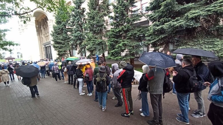 Понад 1200 українців стоять у черзі за маркою Русскій воєнний корабль… ВСЬО! 02