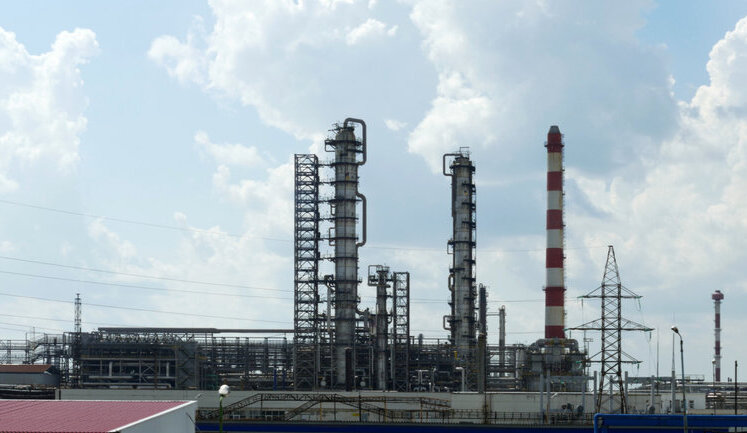Рязанський НПЗ майже вдвічі скоротив свої переробні потужності після атаки українських дронів, - Reuters
