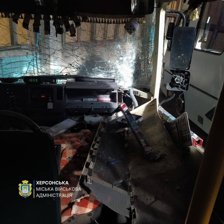Удары по транспорту в Херсоне
