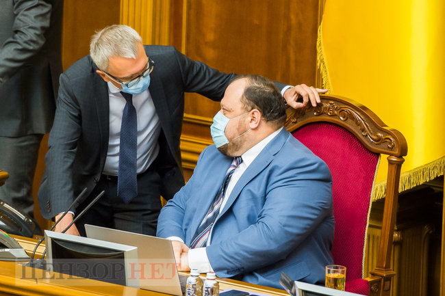 Ківа і сторіз оголених дівчат, Яценко в гостях у слуг народу і Куницький, який шепоче на вухо Забуранній, - робота ВР 15 вересня 08