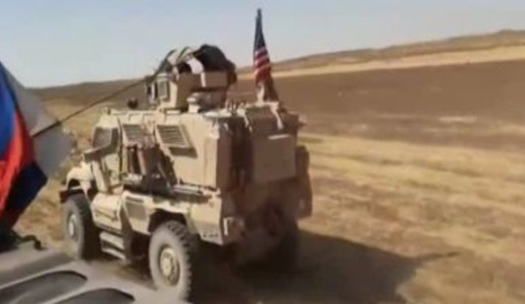 Российские военные таранили автомобили военнослужащих США в Сирии. ВИДЕО