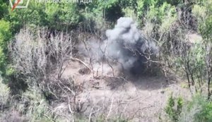 Воины 5-й ОШБр нанесли удар по позициям оккупантов: бойцы ликвидировали вражескую пехоту, блиндажи и укрытия. ВИДЕО