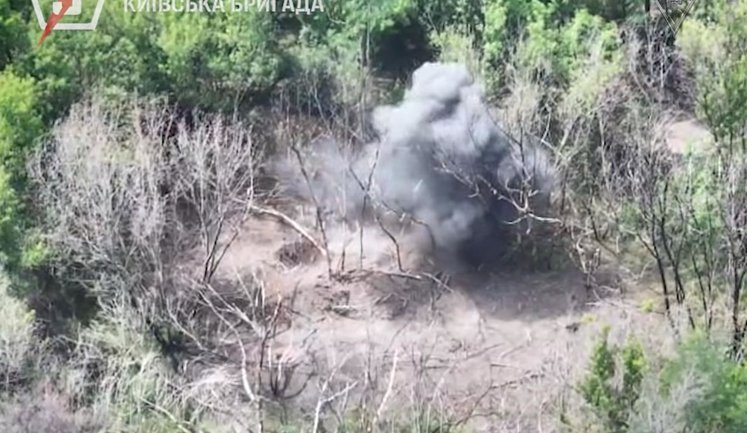 Воины 5-й ОШБр нанесли удар по позициям оккупантов: бойцы ликвидировали вражескую пехоту, блиндажи и укрытия. ВИДЕО