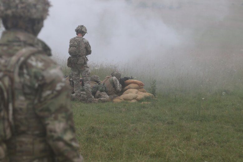 Новобранці ЗСУ під керівництвом інструкторів з Нової Зеландії проходять курс вогневої підготовки у Британії 03