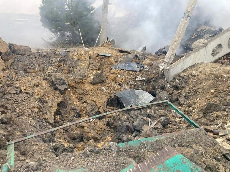 Последствия вражеского удара по Краматорску: повреждены многоэтажки, школа, гостиница 04