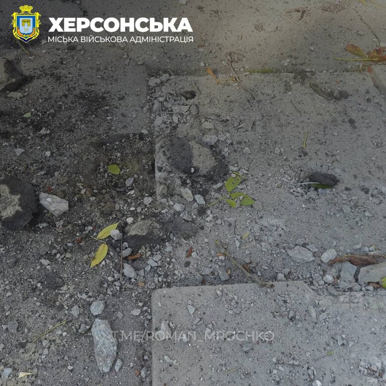 Последствия обстрела Херсона: Ранения получили 4 человека 03