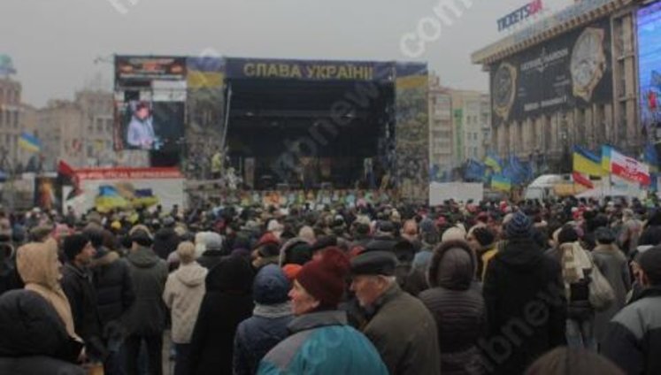 На Майдане предупредительную забастовку поддержали около 15 тысяч человек. ФОТОрепортаж