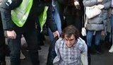 Поліція в Києві затримувала "за дрібне хуліганство" двох осіб за питання "Чий Крим?" російській блогерці Мітрошиній. ВІДЕО+ФОТОрепортаж