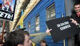 Десятки тысяч студентов организовали живую цепь через весь Львов чтобы передать зачетку &amp;quot;дешевого клоуна&amp;quot; Табачника. ФОТОрепортаж.