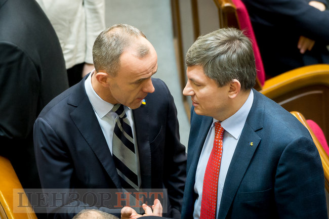 Обнимающая Потураева Янченко, слуга народа Салийчук просит помощника составлять базу обещаний, Галайчуку советуют отменить корпоратив, - день работы ВР 18 декабря 11