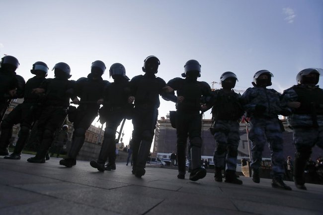 На акції в Москві затримали понад десять неповнолітніх 08