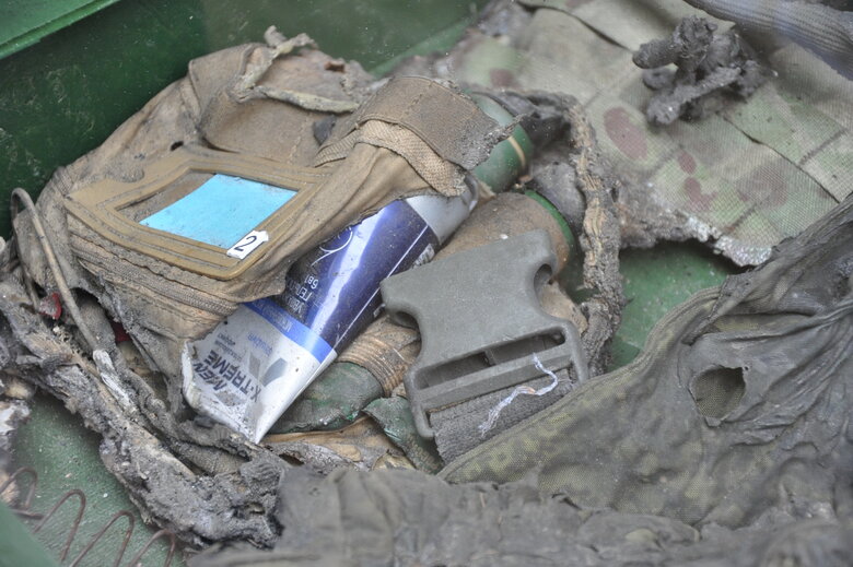 Кресло-катапульта, образцы снарядов и личные вещи рашистов: На Андреевском спуске открылась благотворительная выставка Спротив-2022 27 Кресло-катапульта, образцы снарядов и личные вещи рашистов: На Андреевском спуске открылась благотворительная выставка Спротив-2022 27