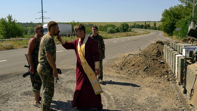 Протоієрей ПЦУ Дмитро Поворотний: Після Іловайських подій треба було ховати невідомих воїнів. Відгукнулися представники всіх церков, окрім УПЦ МП 01