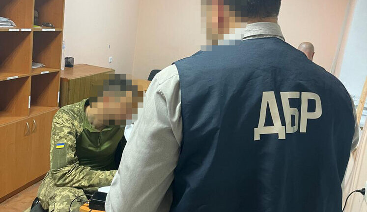 Бив та принижував курсантів: повідомлено про підозру викладачу Академії сухопутних військ у Львові, - ДБР. ФОТОрепортаж
