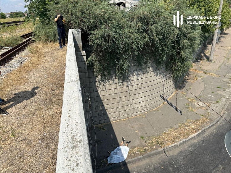In Mykolaiv, a man jumped off a bridge while fleeing from the TCC
