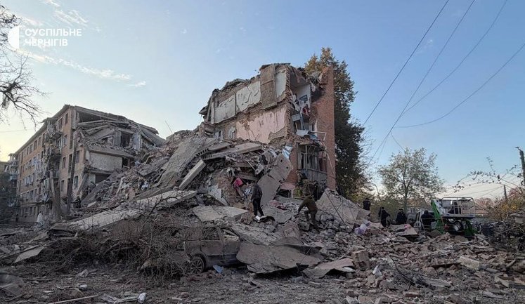 Влучання у 5-поверхівку у Прилуках: під завалами люди, 14 загиблих, серед них - 4 дитини, понад 50 постраждалих (оновлено). ВІДЕО+ФОТО