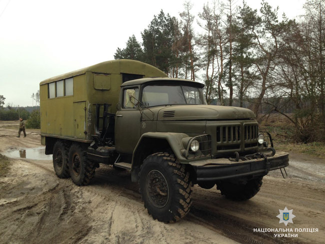 Поліція Житомирщини викрила схему масштабного розкрадання військової техніки: 200 обєктів було підготовлено до продажу 02