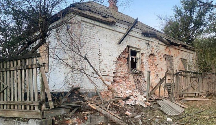 Рашисты обстреляли Никопольский район: ранена женщина, повреждены дома, газопровод и ЛЭП.. ФОТОРЕПОРТАЖ